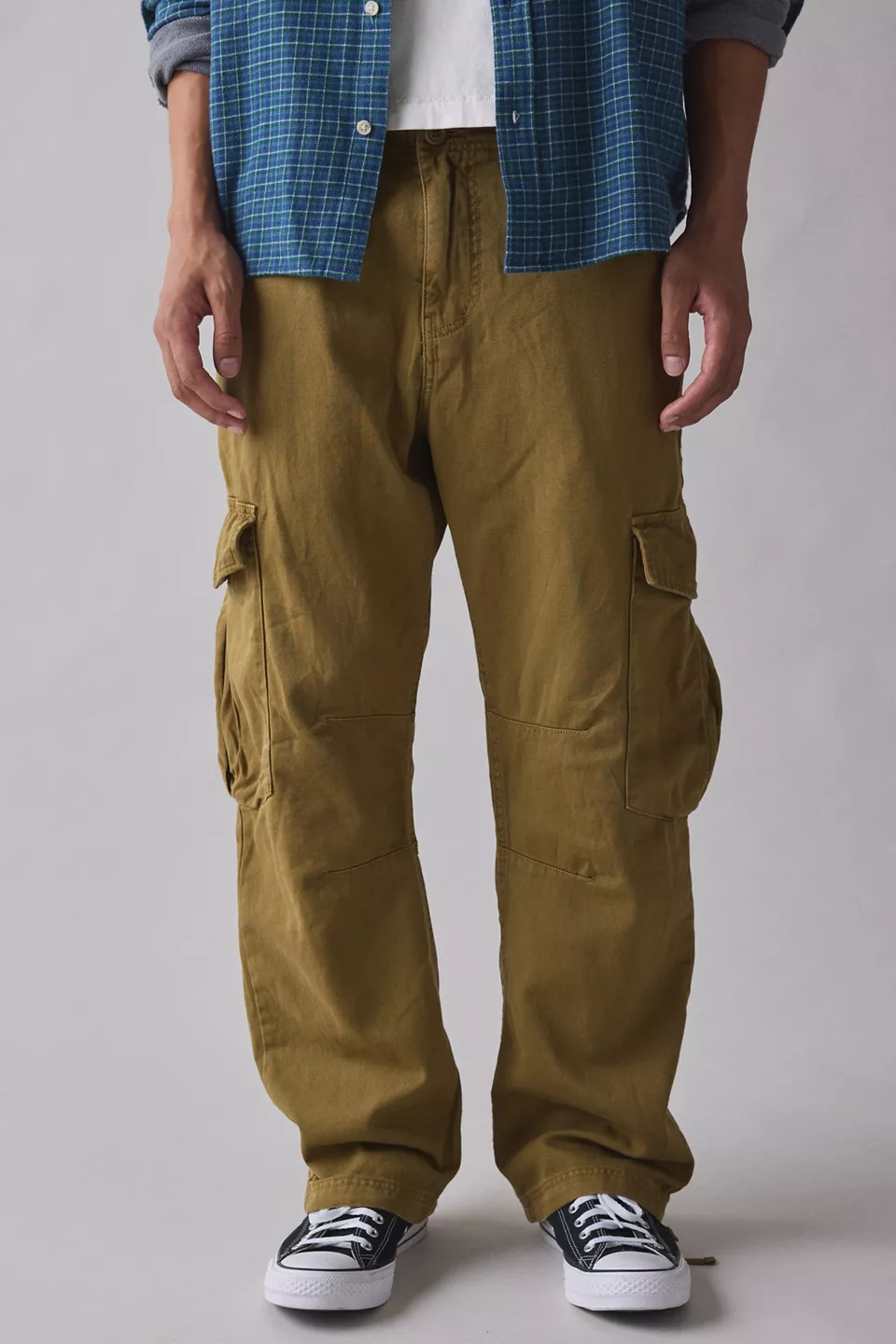 102478567_031_b2