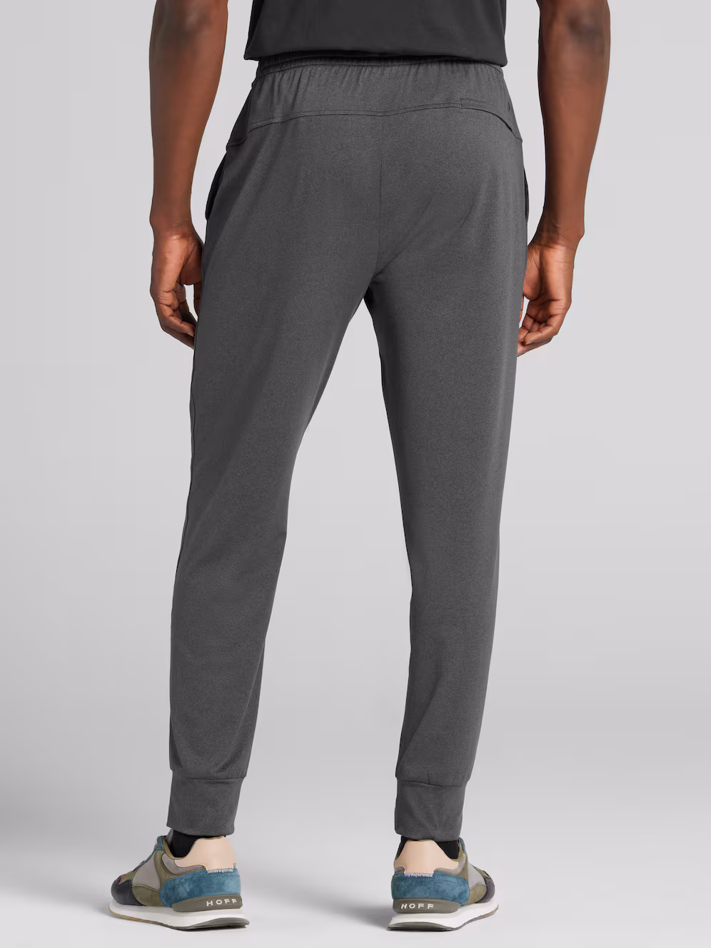 21JF_16_AWEARNESS_KENNETH_COLE_JOGGERS_IRON_GATE_ALT1